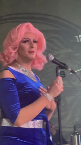 {photo.alternativeText}